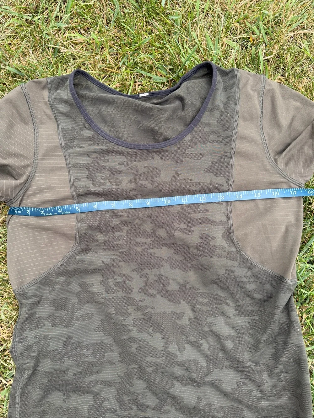 lululemon athletica woman’s Olive Green Camo Short Sleeve Tee
